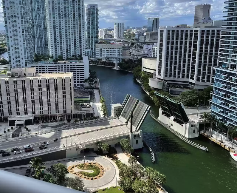 465 Brickell Ave., apt. 2506 Miami Florida 33131.png